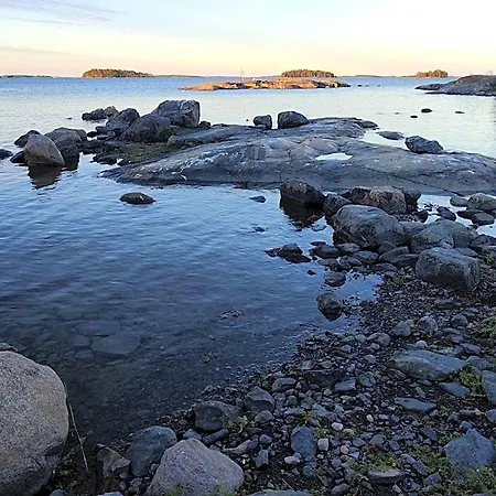Kivisaari Hotel *